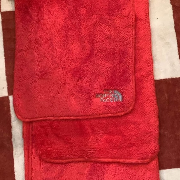 The Northface Red Scarf - Picture 1 of 1